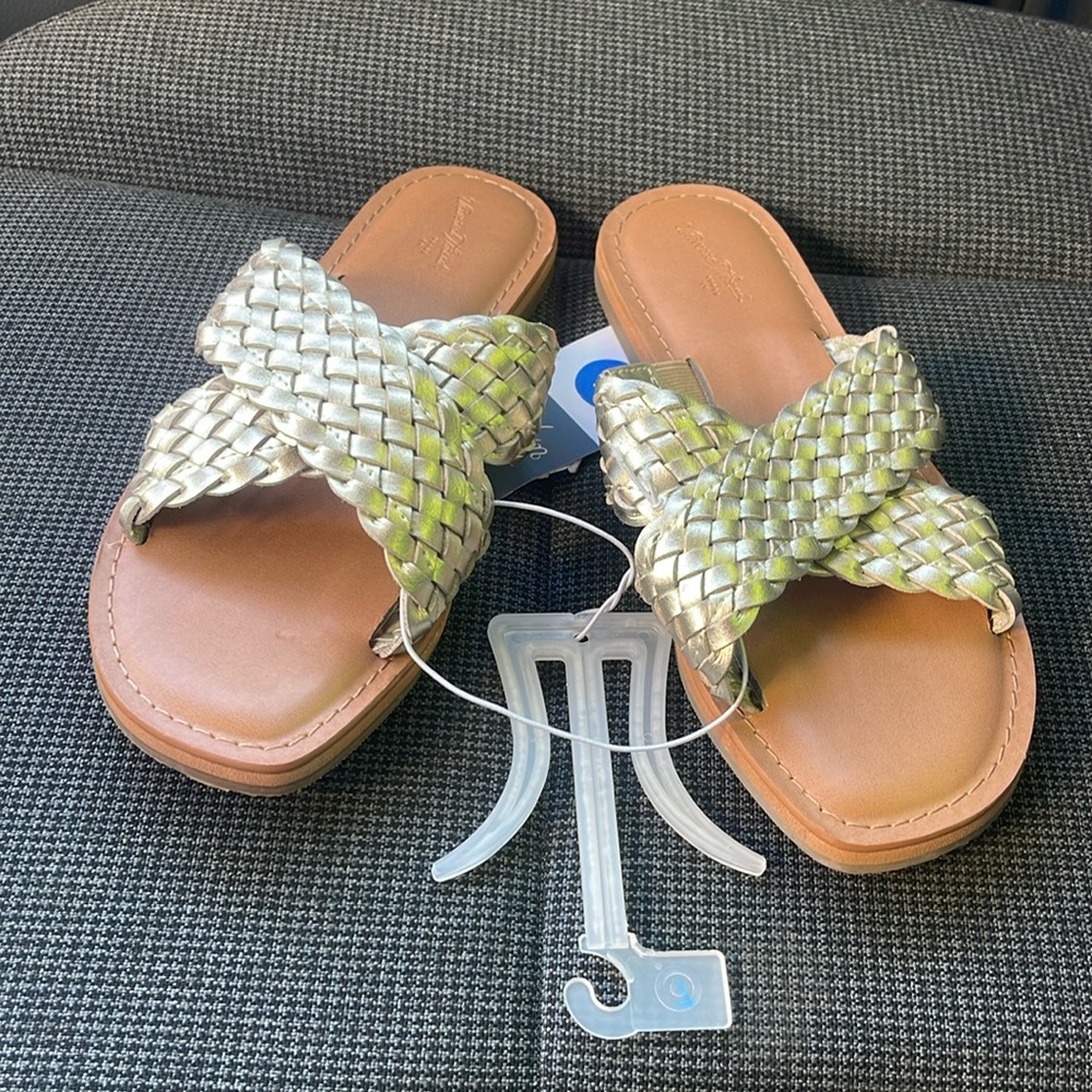 Universal Thread Esmeralda Sandals